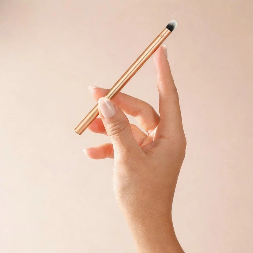 Cọ Nhấn Đuôi Mắt - Hốc Mắt - Cọ Môi RT REAL TECHNIQUES CREASE BRUSH R127